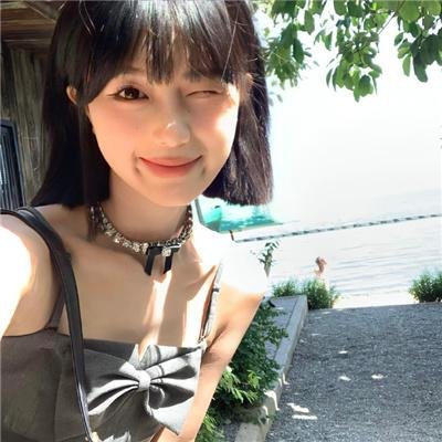 红妆问佳人
